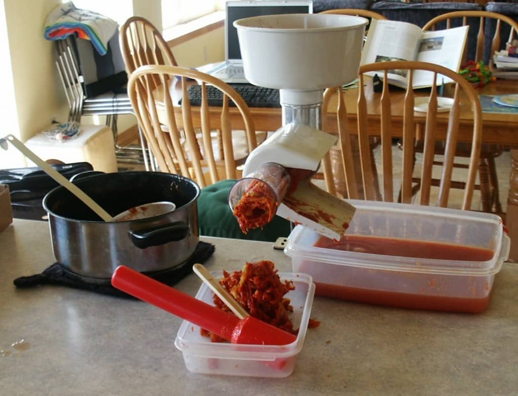 straining tomato sauce