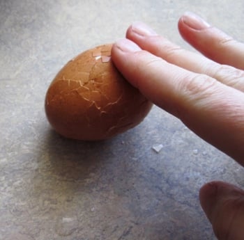 peeling eggs