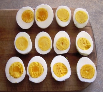 sliced boiled eggs