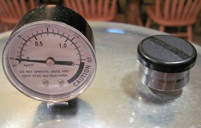 pressure regulator and pressure gauge