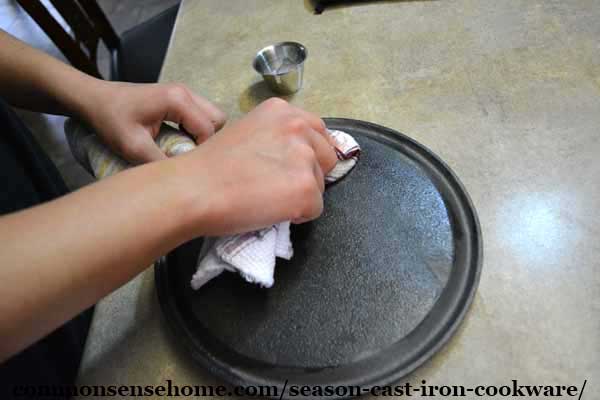 applying oil to season cast iron