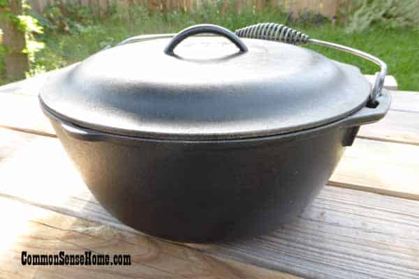 Cast iron Dutch oven for Dutch oven cooking