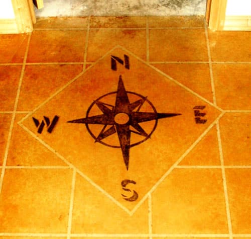 Compass rose reflects accurate solar orientation.