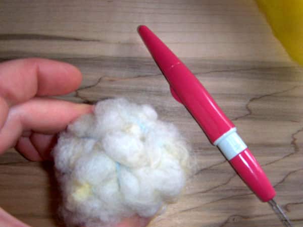 How to Make Wool Dryer Balls to fluff and soften your clothes, reduce drying time and save energy. Eco-Friendly, non-toxic, can also be used as a soft toy.