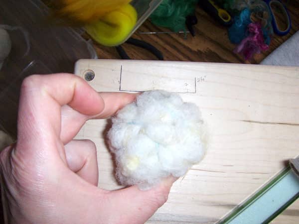 How to Make Wool Dryer Balls to fluff and soften your clothes, reduce drying time and save energy. Eco-Friendly, non-toxic, can also be used as a soft toy.