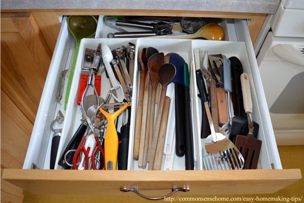Organized kitchen drawer