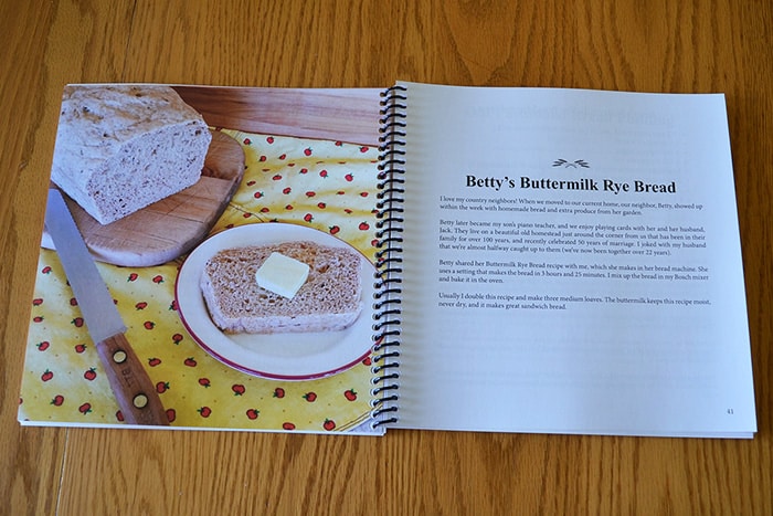 This book will help you bake a amazing homemade bread, even if you've never baked before. Includes online baking tutorial and best bread storage tips.