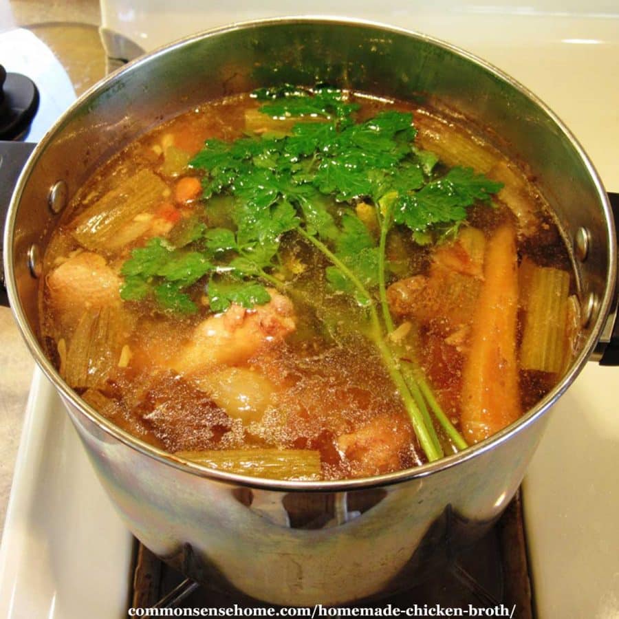 https://commonsensehome.com/wp-content/uploads/2017/11/chicken-broth-900x900.jpg