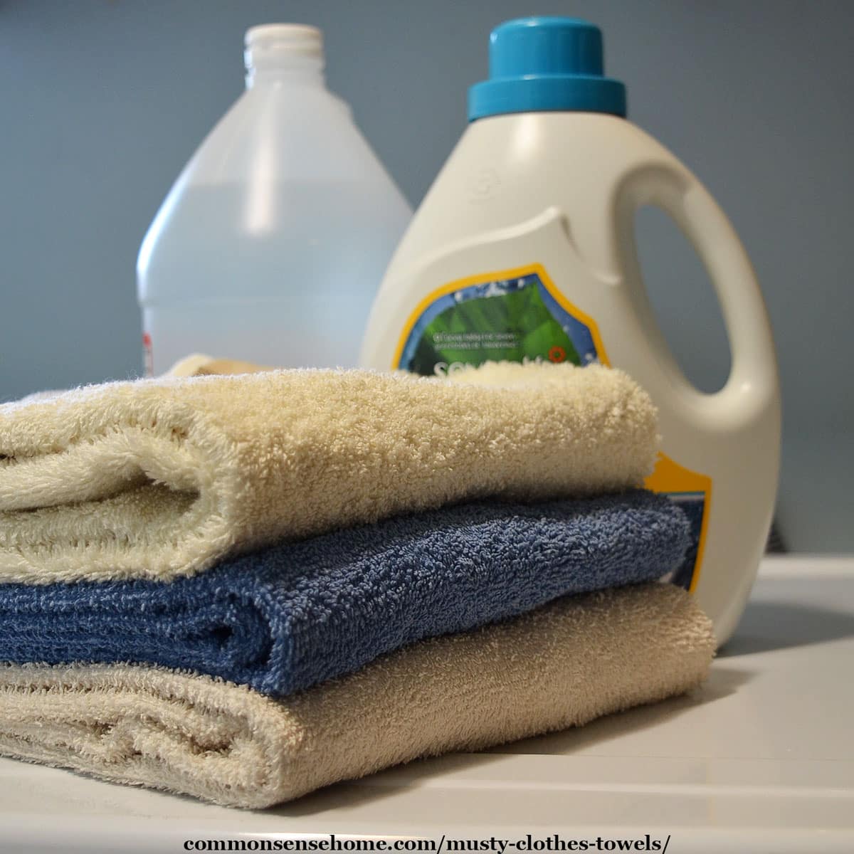 why does my towel (left) look like this, & my husband's (right) has  completely normal coloring?? : r/CleaningTips