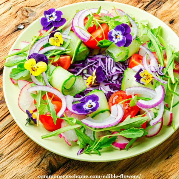 salad with edible flowers