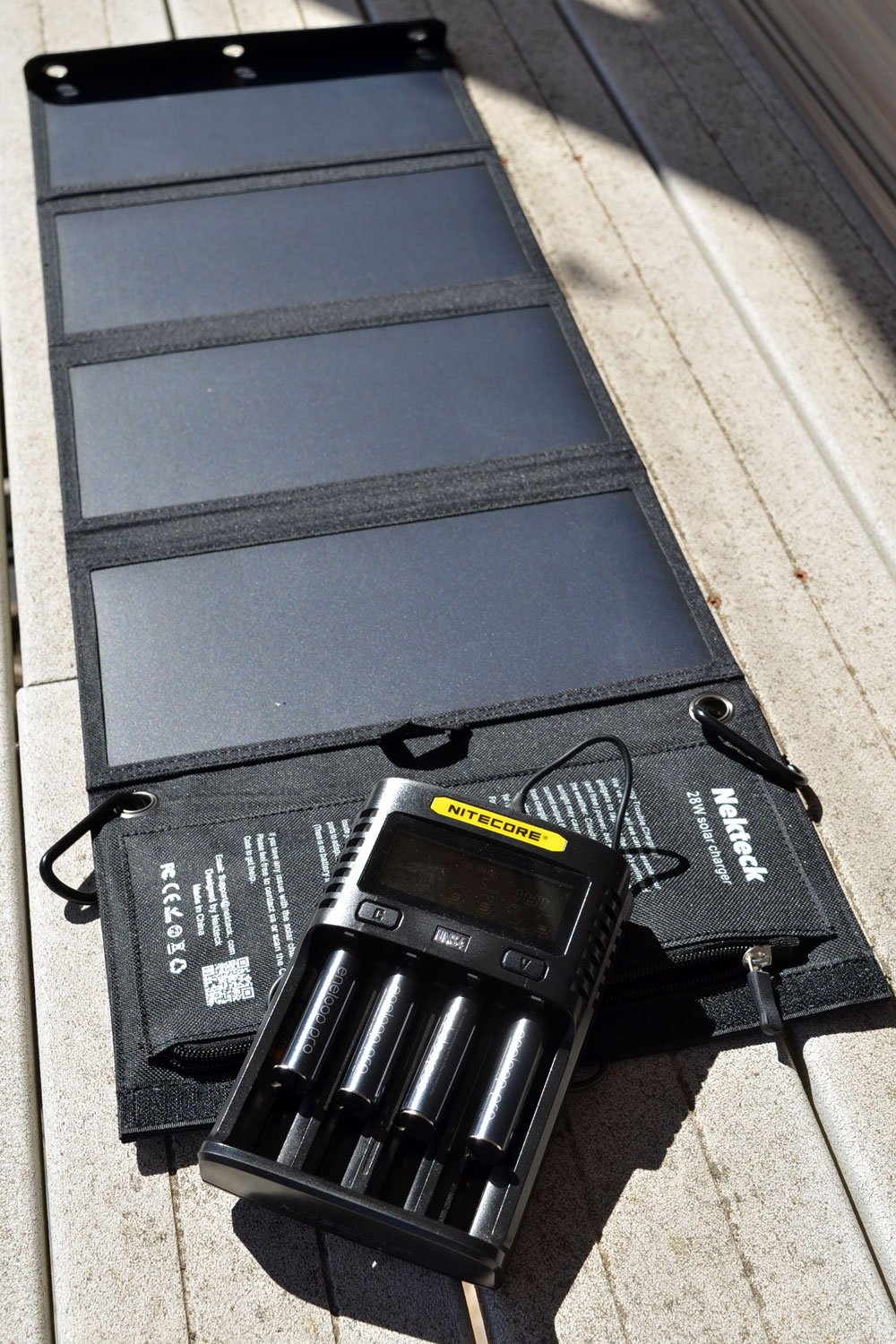 nekteck 28W solar charger with nitecore CI4