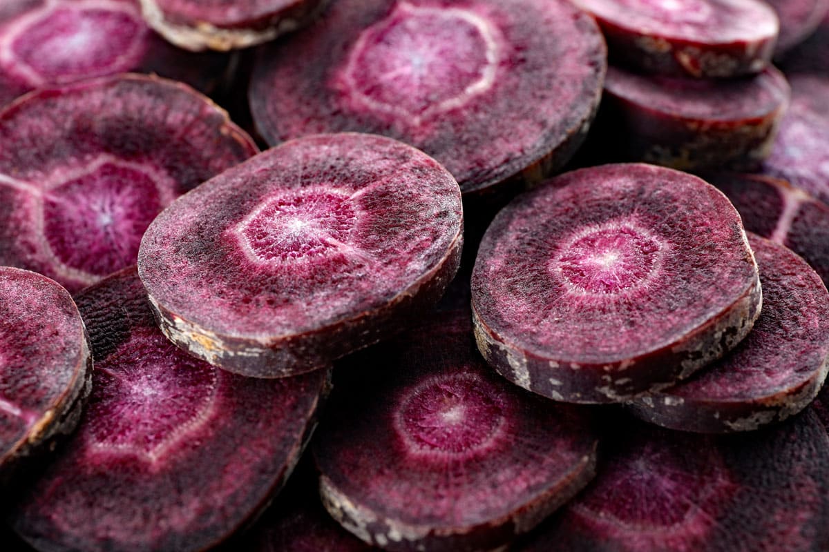 dark purple carrot slices