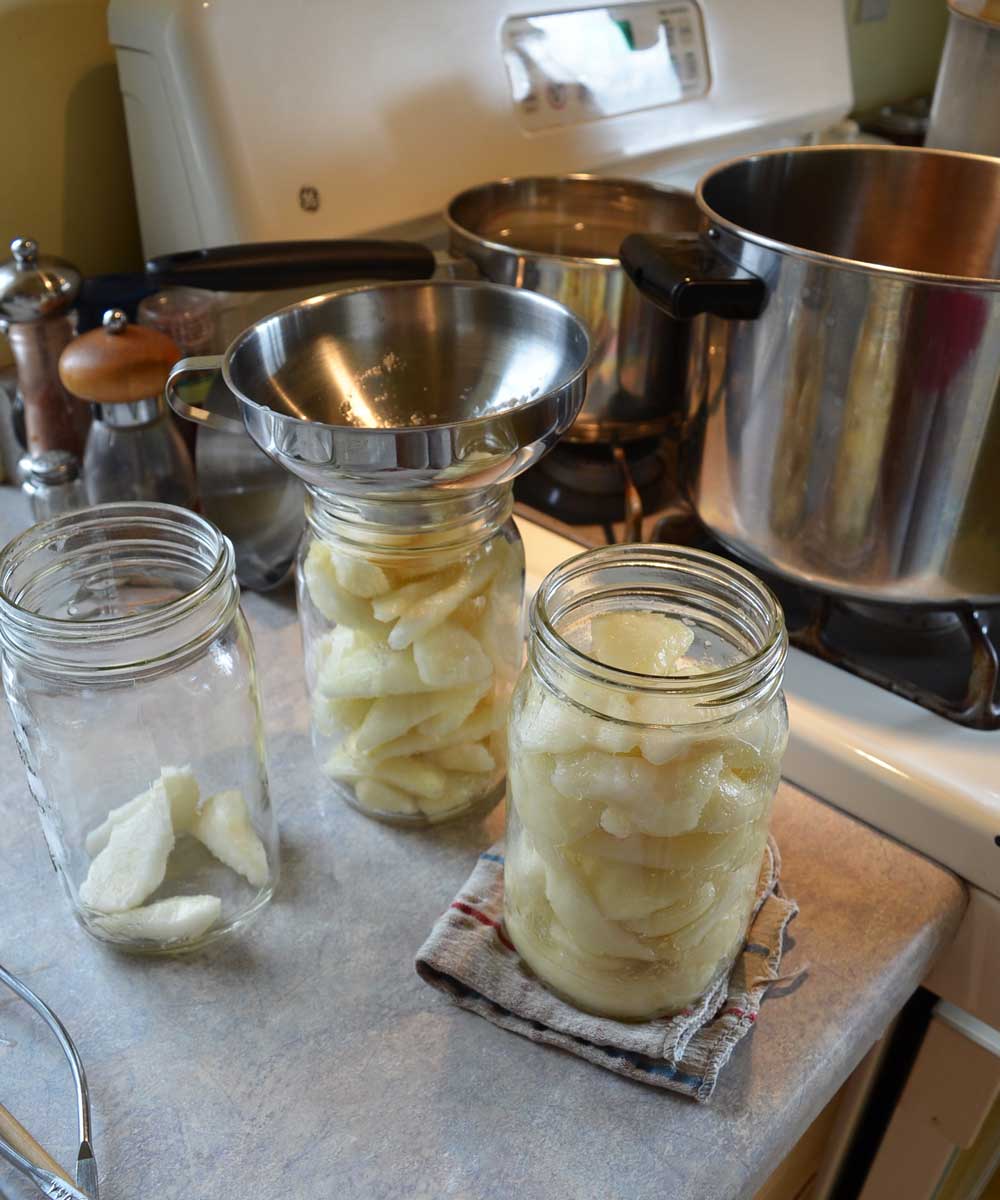 filling jars with pears