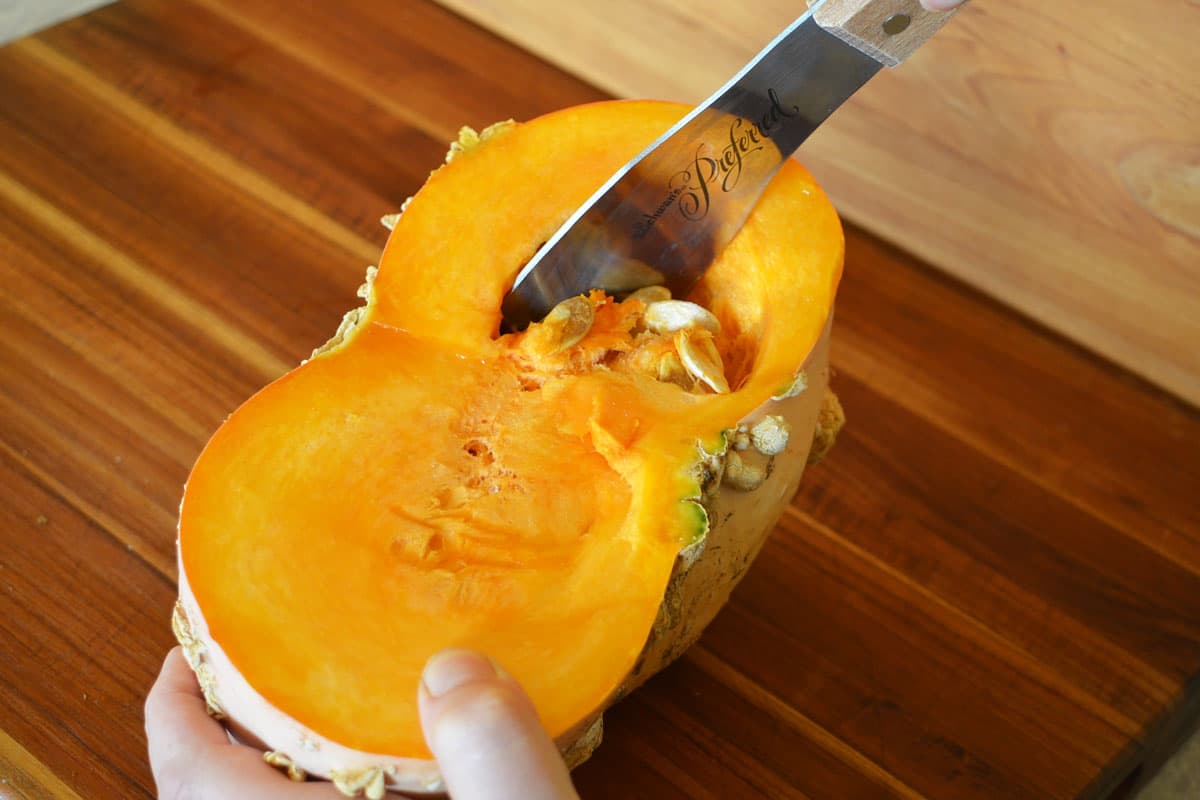 removing pumpkin seeds ands strings