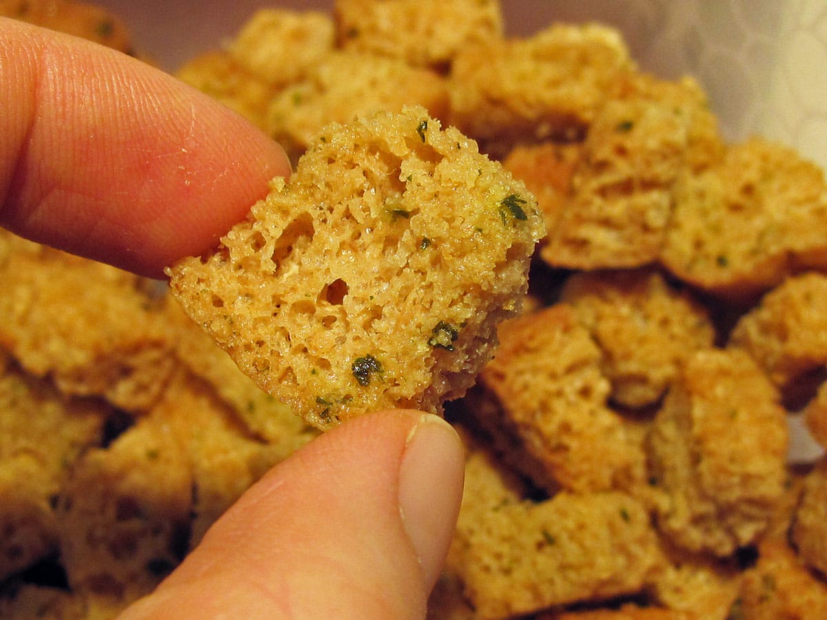 homemade seasoned crouton