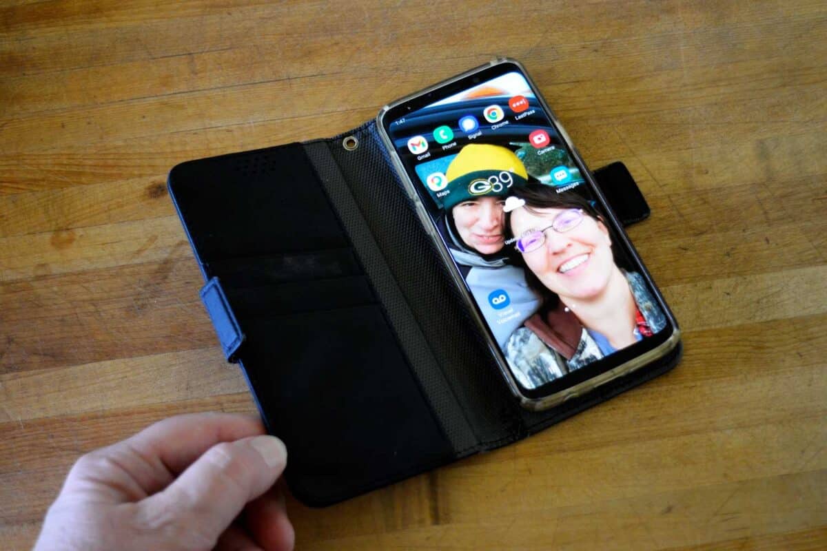 EMF reducing phone cover