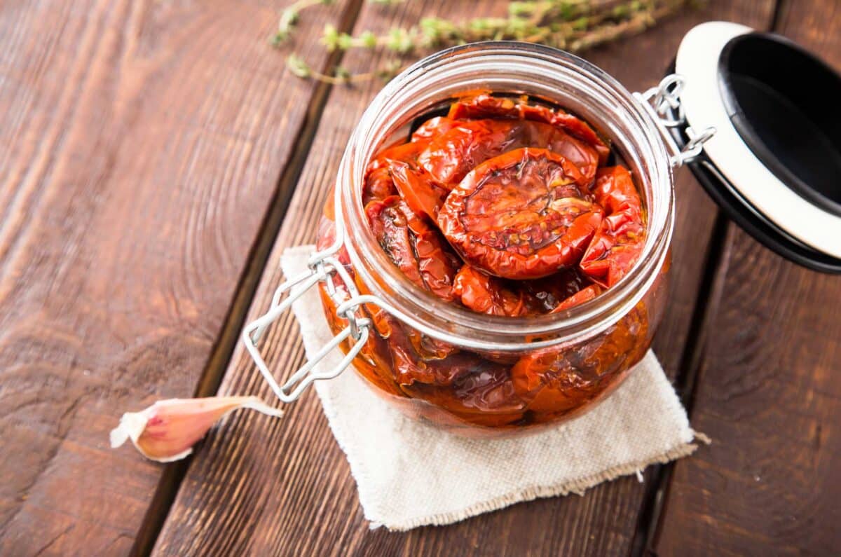 dried tomatoes in olive oil