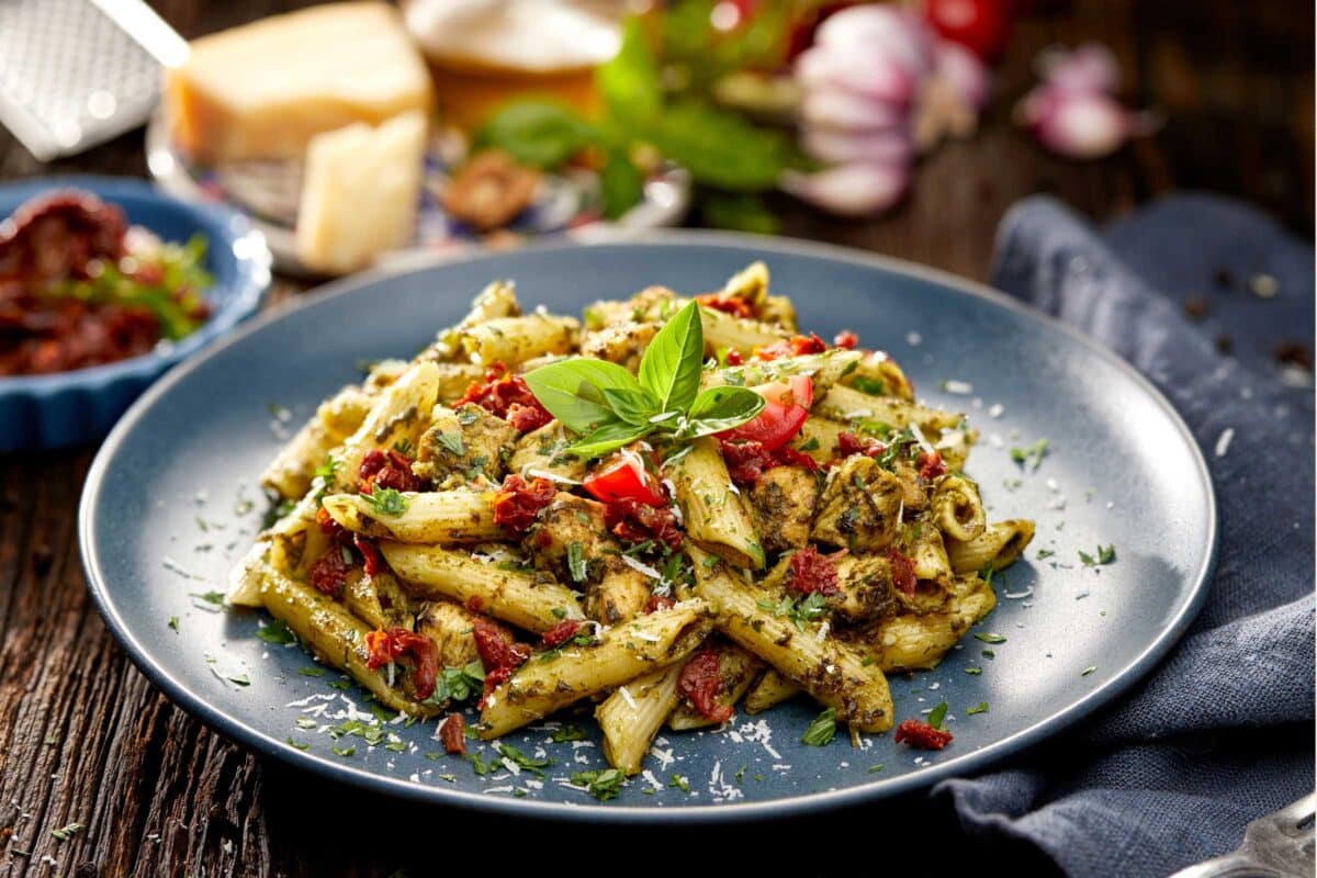 penne pasta with dried tomatoes
