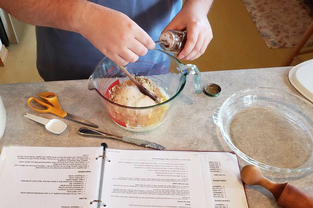 making graham cracker pie crust