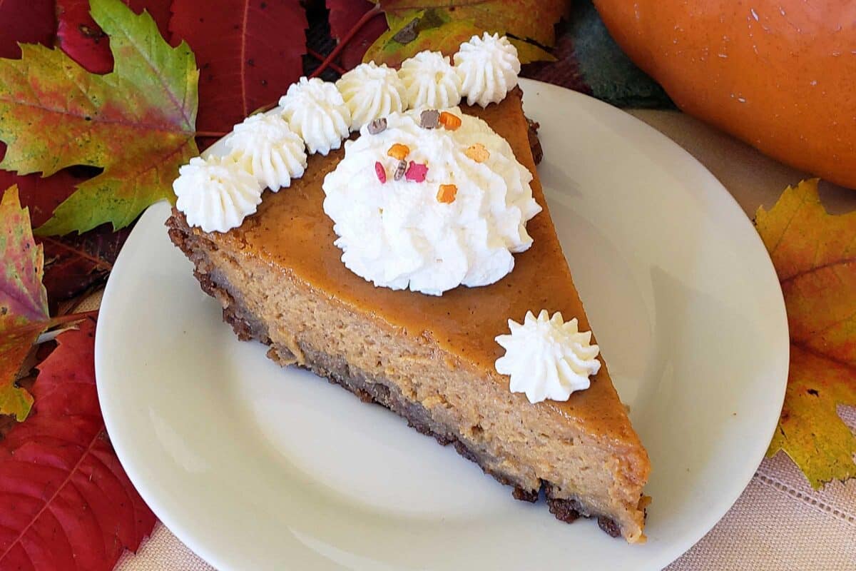 maple pumpkin pie slice